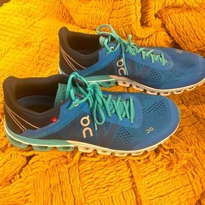 QC cloud flow - husband bought me these a half size too big. Lightly worn.